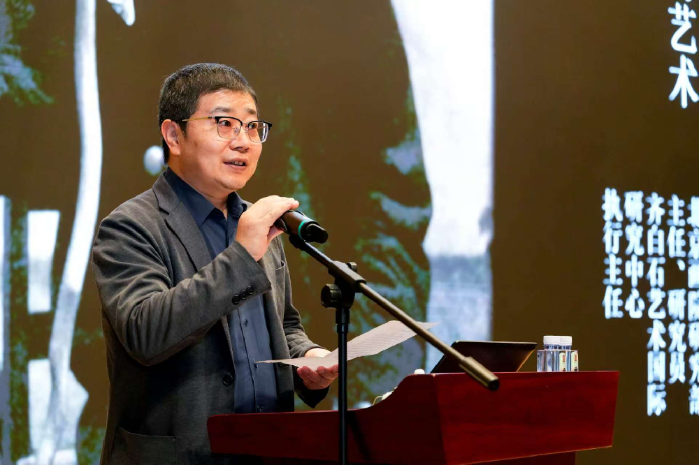 郭良實(shí)（國(guó)瓷紅葉畫(huà)院研究員）