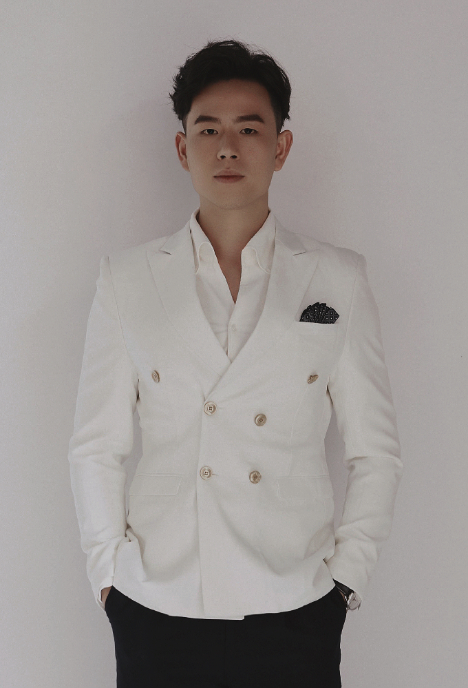 李曉峰（國(guó)瓷紅葉畫(huà)院高級(jí)畫(huà)師）