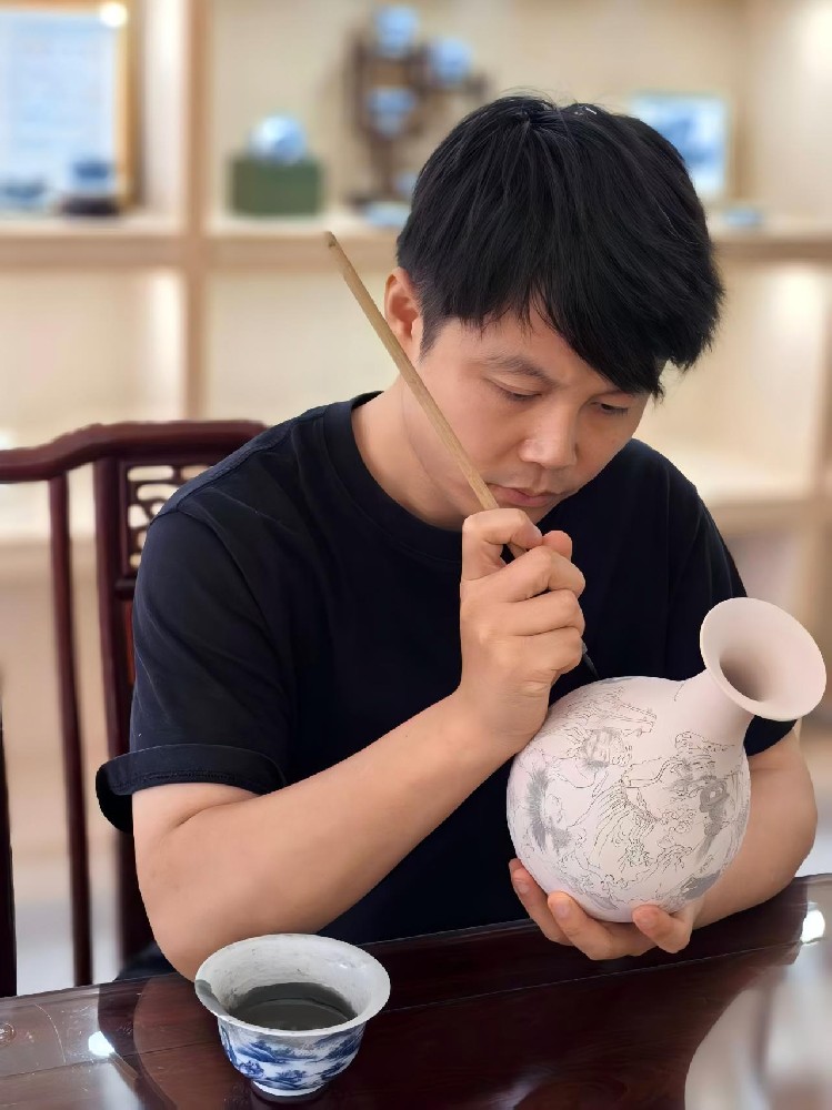 查啟濤（國瓷紅葉畫院高級(jí)畫師）