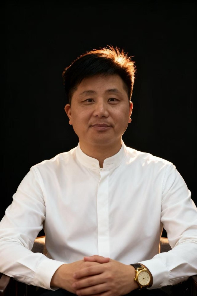 王鎮(zhèn)平（國(guó)瓷紅葉畫(huà)院研究員）